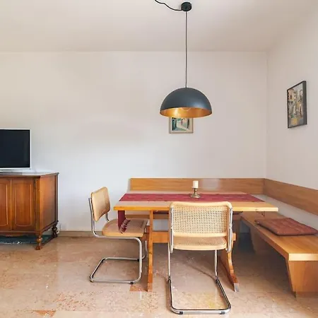 Con Piscina Privata A 100m Dal