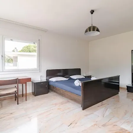 Con Piscina Privata A 100m Dal